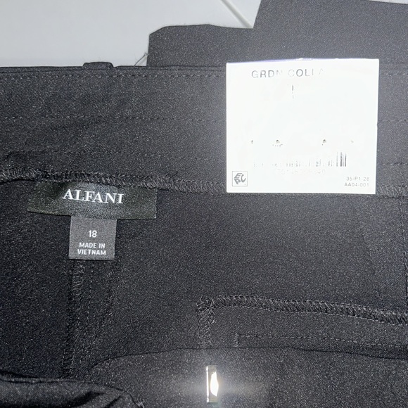 NWT Alfani slim leg tummy control pants in size 18 - Picture 7 of 8